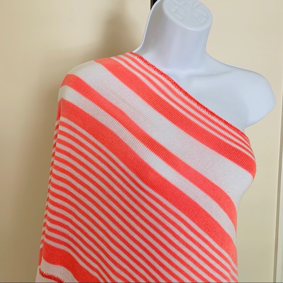 Poncho sweater - Picture 2 of 4